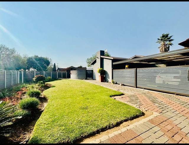 3 BEDROOM HOUSE FOR SALE IN VANDERBIJLPARK CE 3
